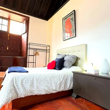 Traditional Full House - Gara & Chico *