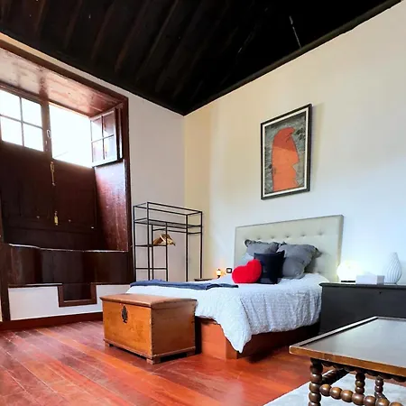 Traditional Full House - Gara & Chico *