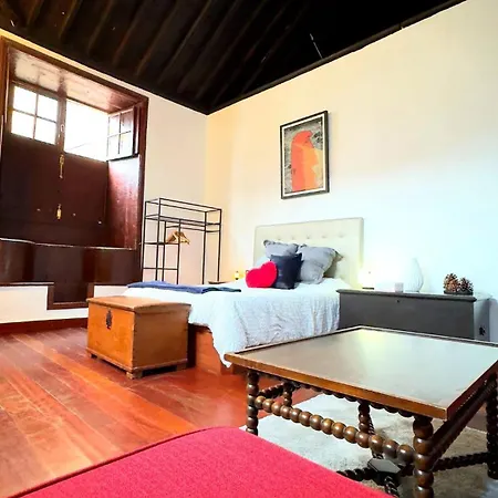 Traditional Full House - Gara & Chico *