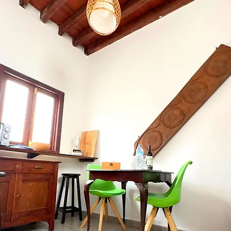 Traditional Full House - Gara & Chico *