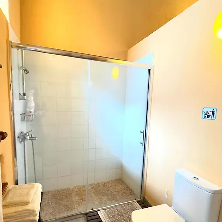 Traditional Full House - Gara & Chico *