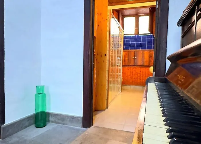 Traditional Full House - Gara & Chico