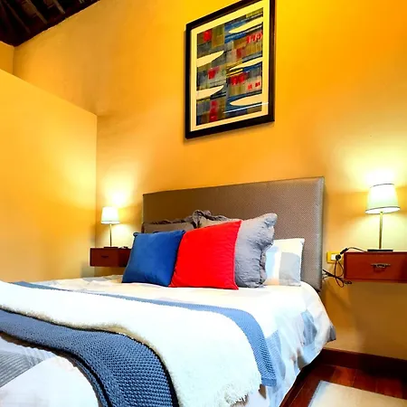 Traditional Full House - Gara & Chico