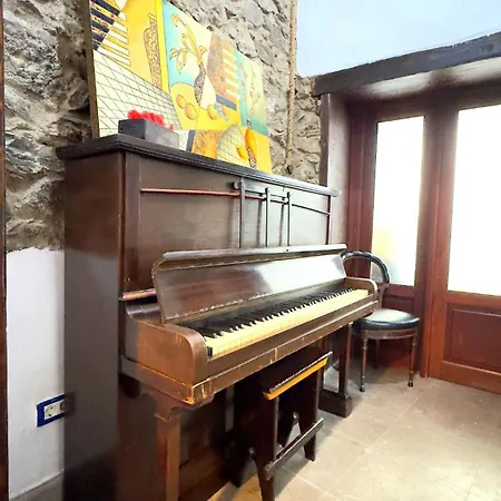 Traditional Full House - Gara & Chico גרצ'יקו